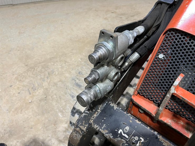 2017-ditch-witch-sk800-image-11