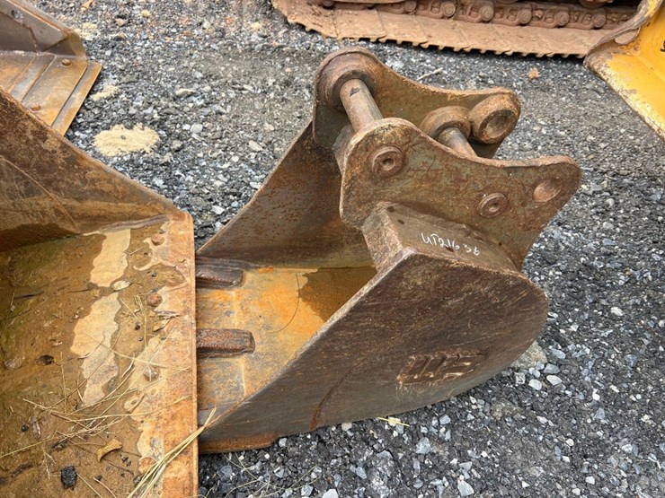 wb-17"-pin-on-excavator-bucket-image-1