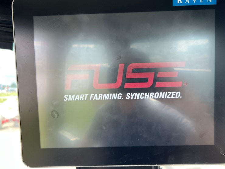 2019-terragator-7300-spinner-truck-image-97