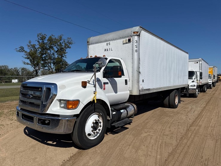 2015-ford-f650-xlt-image-8