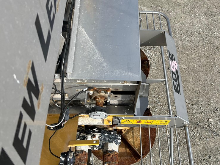 2019-terragator-7300-spinner-truck-image-88