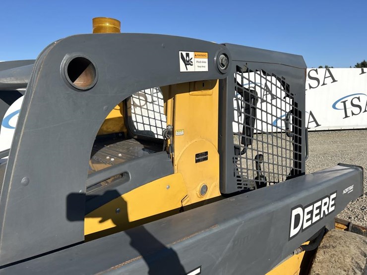 2016-deere-326e-image-33