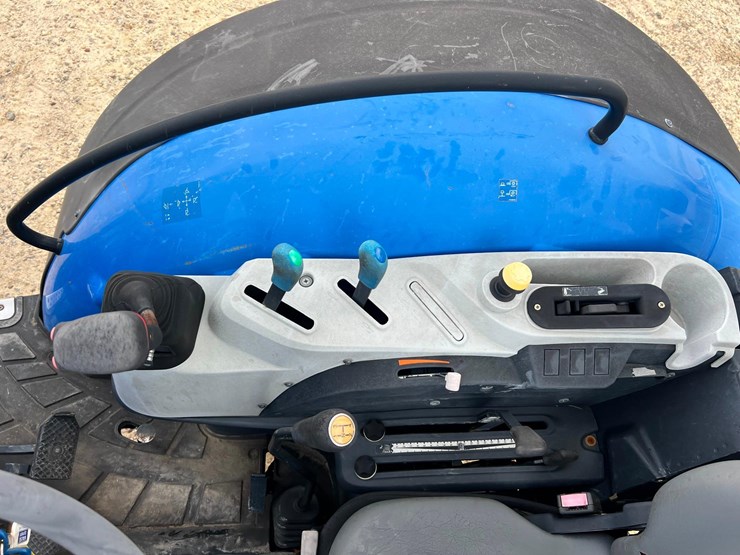 2019-new-holland-workmaster-95-image-14