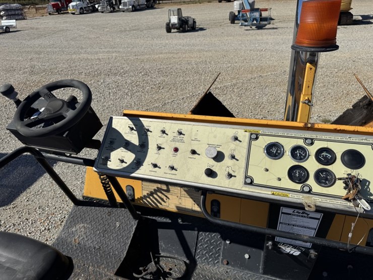 #4707-•-leeboy-l8816r-legend-asphalt-paver-image-23