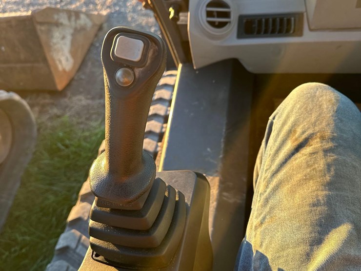 2018-volvo-mct-110c-image-9