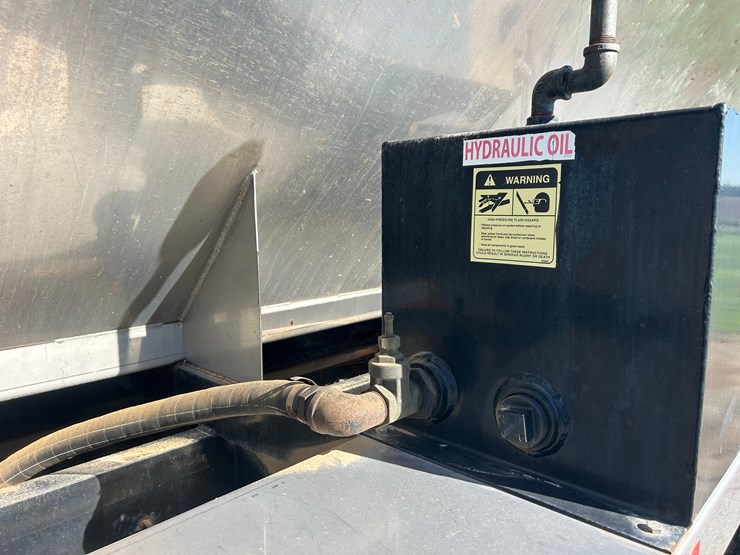 2011-mack-tender-truck-w/adams-rear-discharge-bed-auger-image-53