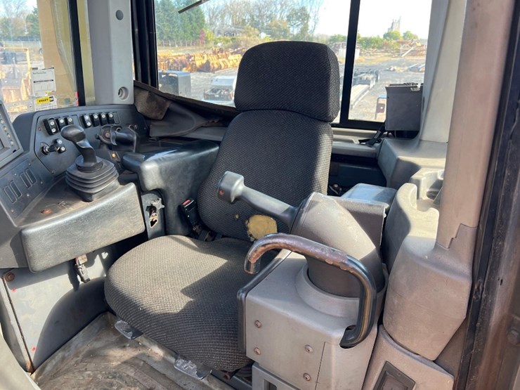 2006-caterpillar-d8t-image-32