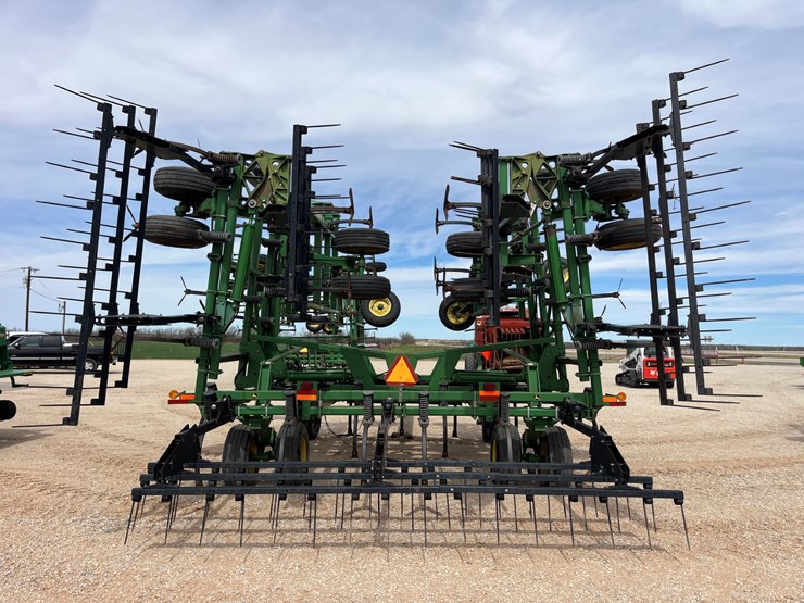 2009-john-deere-2410-image-10