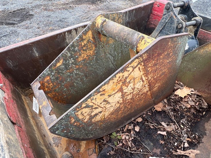 24"-excavator-bucket-image-2