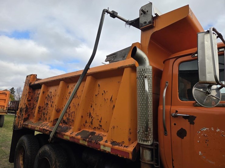 1989-mack-rd690s-image-27