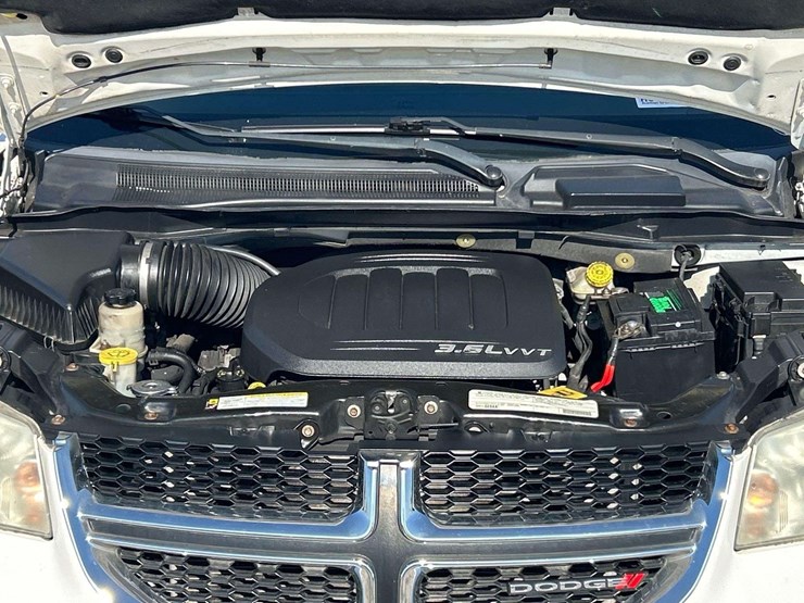 2012-dodge-grand-caravan-sxt-image-7
