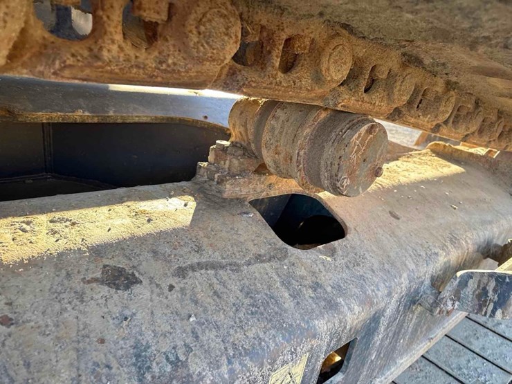 2015-case-cx300c-image-15