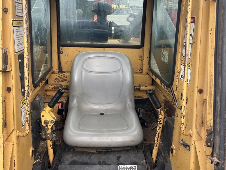 new-holland-l783-image-9