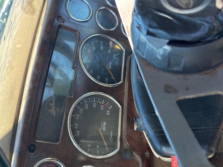 2003-mack-cv713-roll-off-image-11