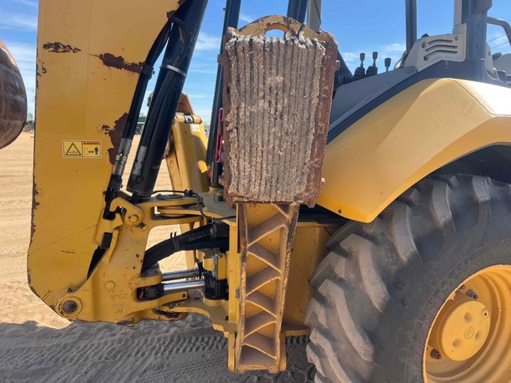 2020-caterpillar-416-image-24