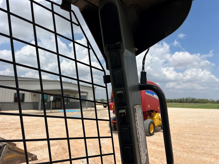 2016-new-holland-l218-image-14