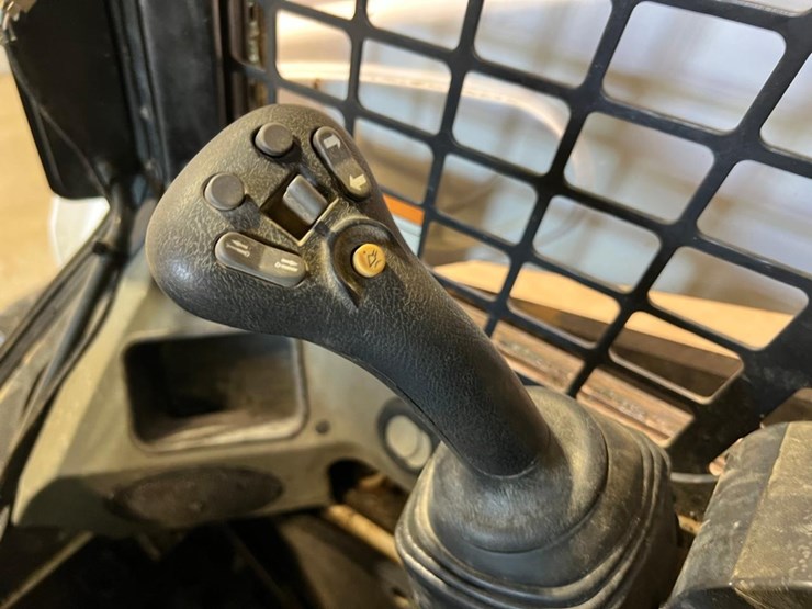 2016-bobcat-t595-image-27