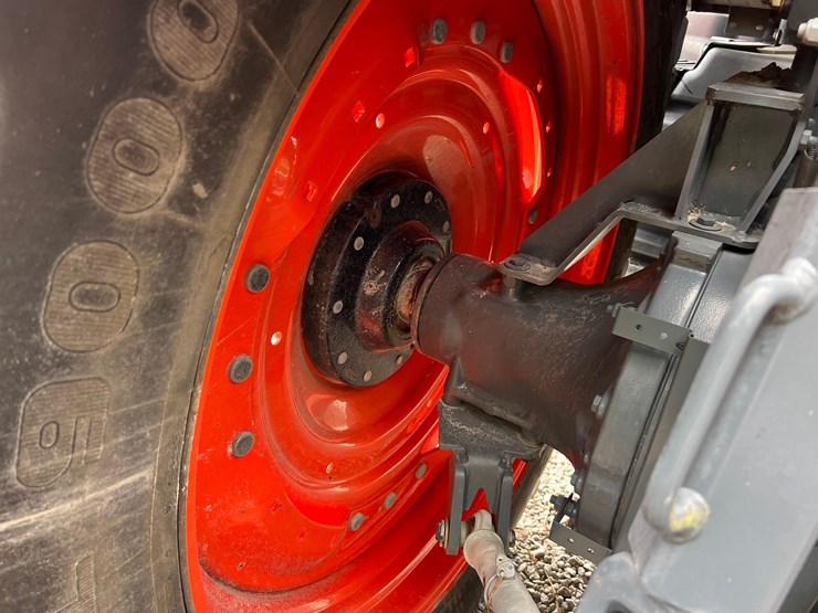 2017-kubota-m7-151-premium-image-35