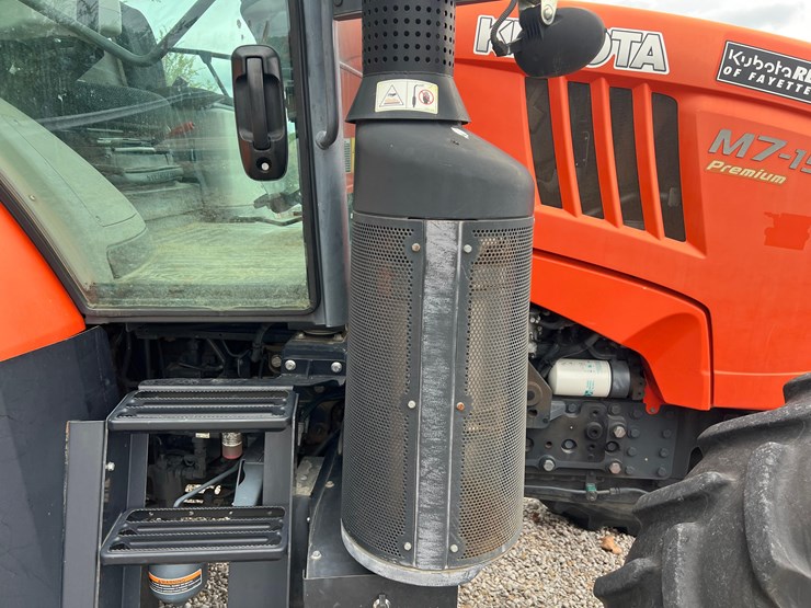 2017-kubota-m7-151-premium-image-40