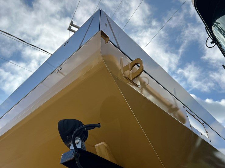 2019-terragator-7300-spinner-truck-image-35