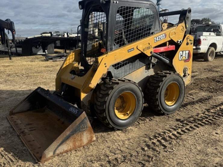 2022-caterpillar-242d3-image-1