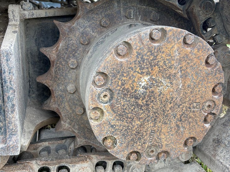 2011-deere-120d-image-9