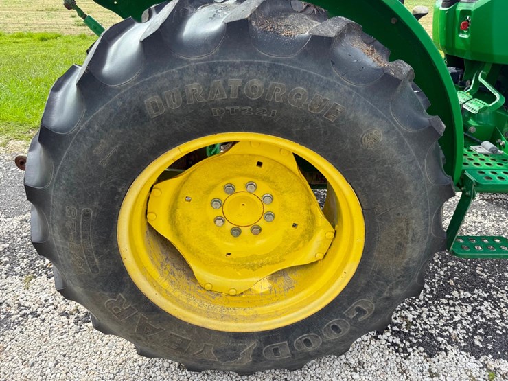 2015-john-deere-5065e-image-9