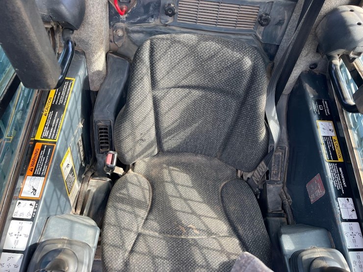 2016-deere-323e-image-25