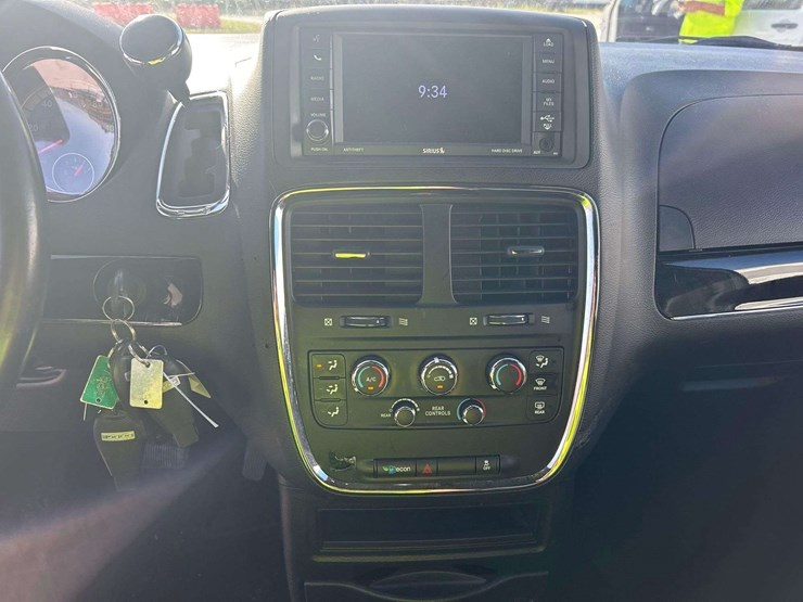 2018-dodge-grand-caravan-se-image-17