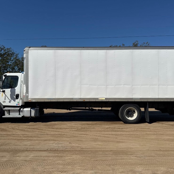 2020 FREIGHTLINER M2 26' BOX TRUCK