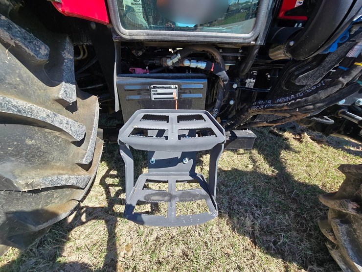 2025-mahindra-6075-image-18