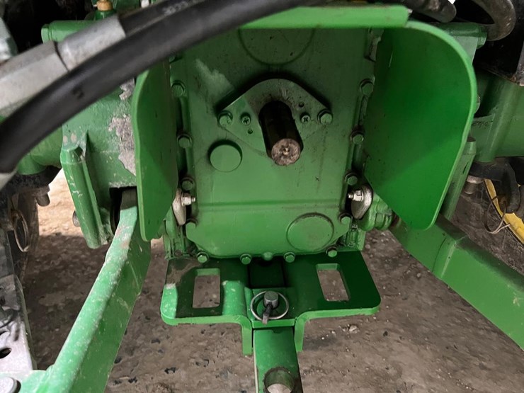 2020-john-deere-3046r-image-19