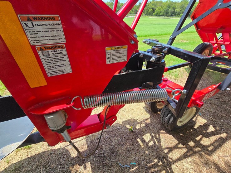 kuhns-ae10-small-square-bale-accumulator---10-bale-efficient-handling-system-image-14