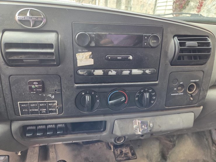 2005-ford-f550-xl-image-61