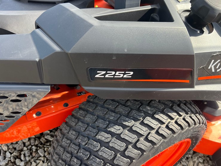 2023-kubota-z252kh-54-zero-turn-mower-image-11