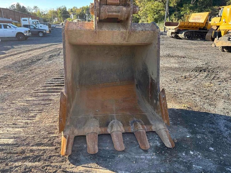 2015-case-cx300c-image-26