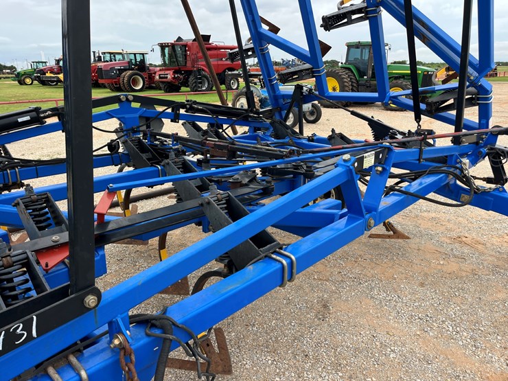 2015-new-holland-st830-image-7