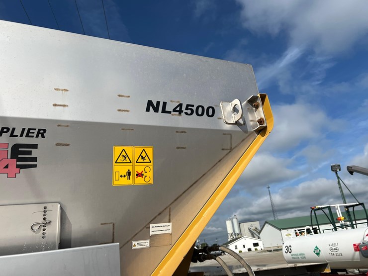 2019-terragator-7300-spinner-truck-image-50