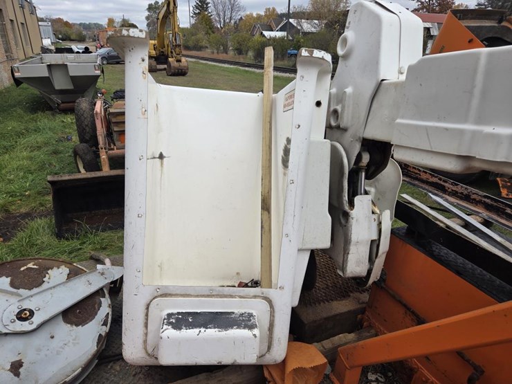 2005-ford-f550-xl-image-40