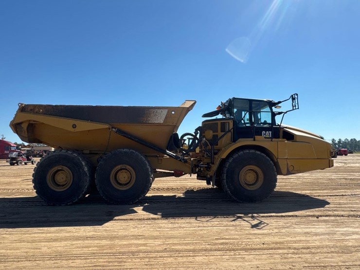 2019-caterpillar-740-gc-image-5