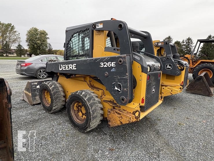 2015-deere-326e-image-4