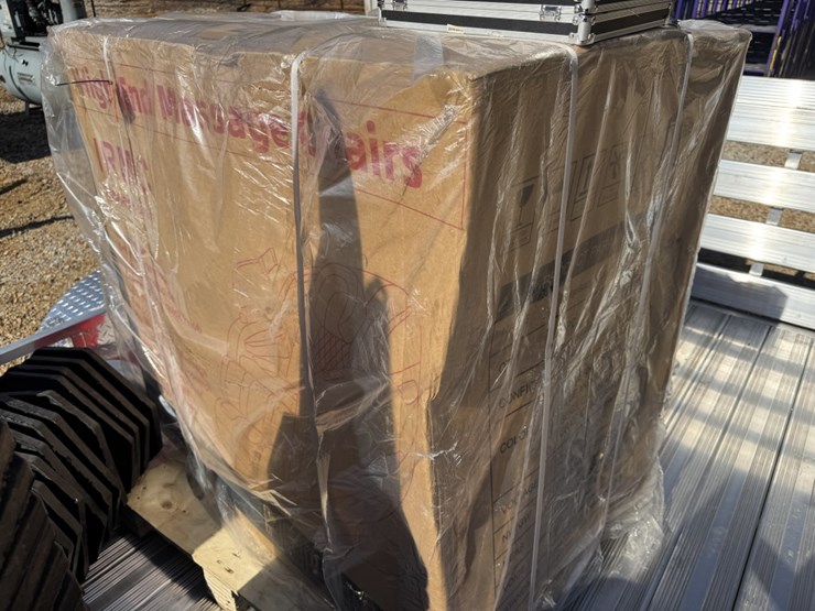 #4722-•-massage-chair-image-1