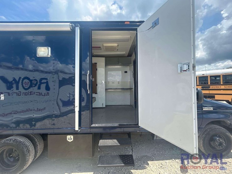 2007-ford-e450-image-19