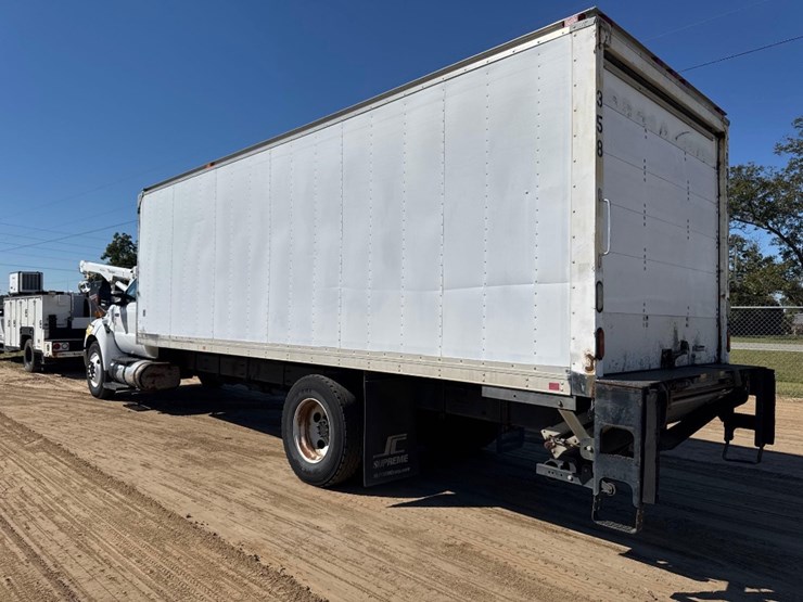 2015-ford-f650-xlt-image-2