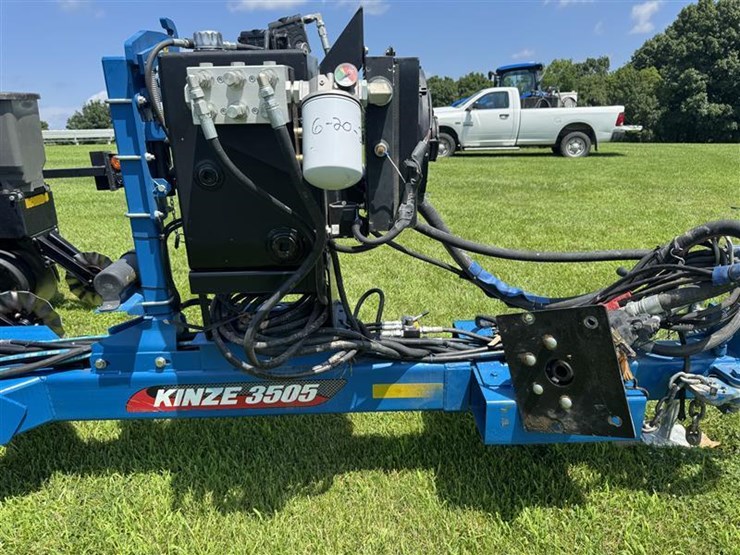 2020-kinze-3505-image-21