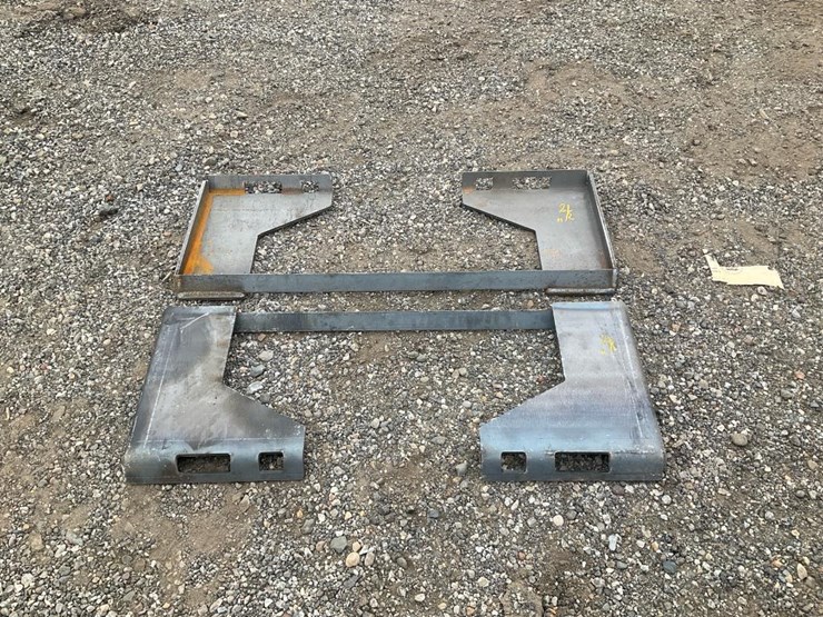 #1397-•-3/8"-thick-quick-tach-cut-out-mount-plates-image-1