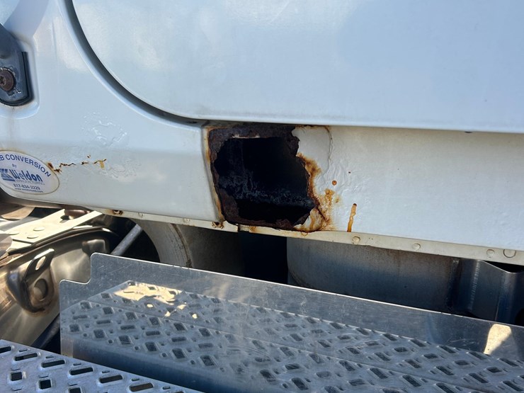 2011-mack-tender-truck-w/adams-rear-discharge-bed-auger-image-19