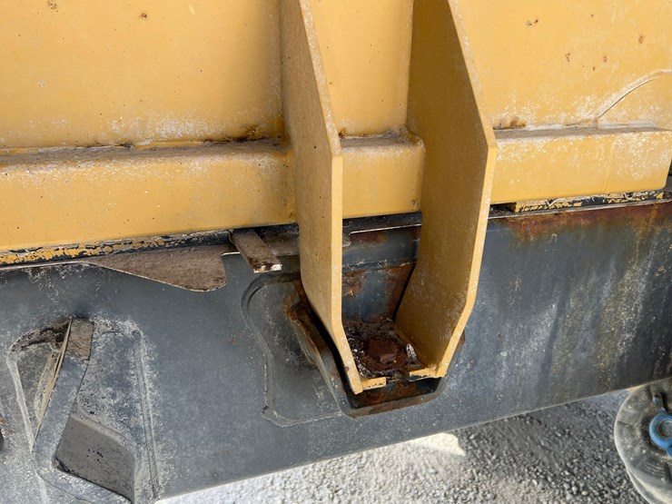 2019-terragator-7300-spinner-truck-image-42