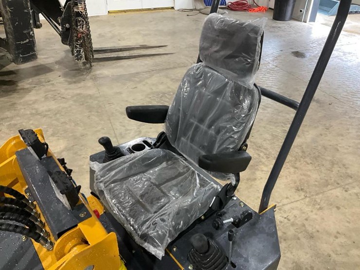 #1005-•-unused-ky460-mini-skid-steer-image-33