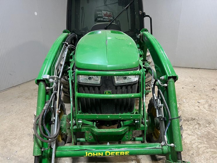 2020-john-deere-3046r-image-13